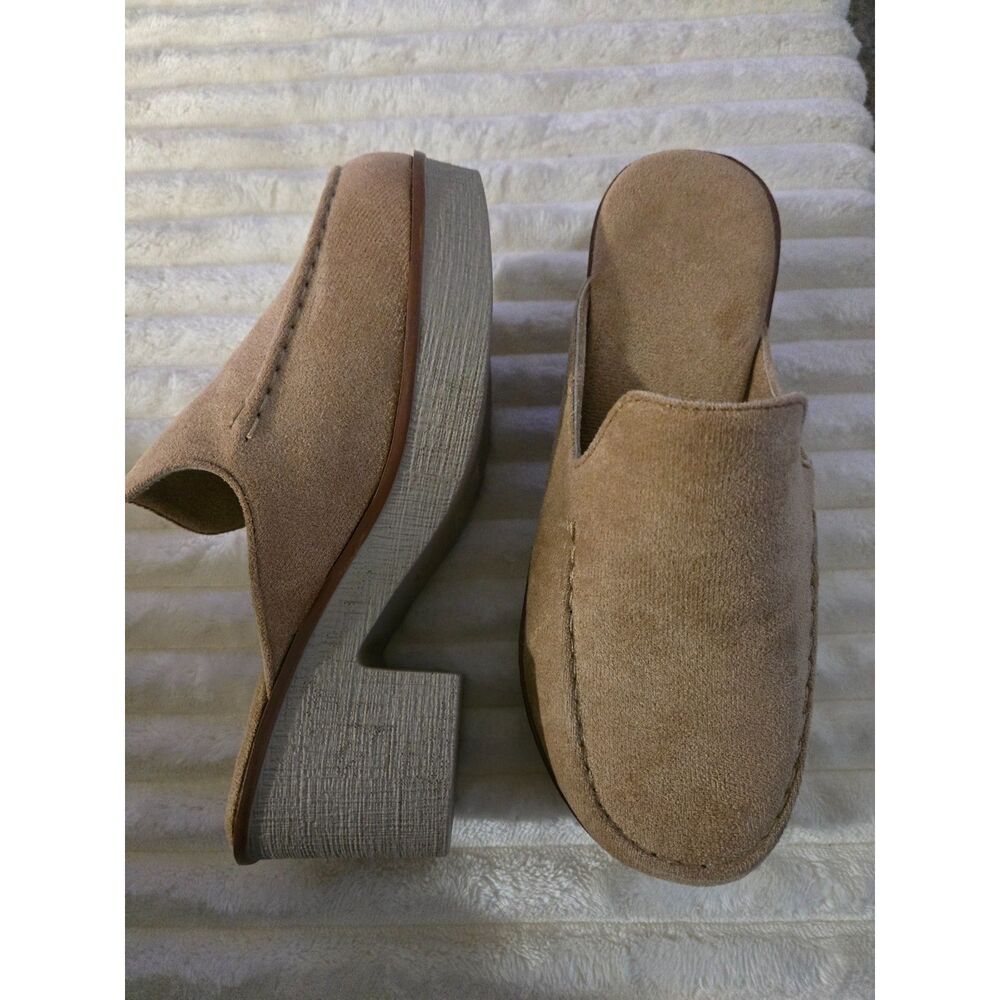 Beige clogs size 6 new and unworn